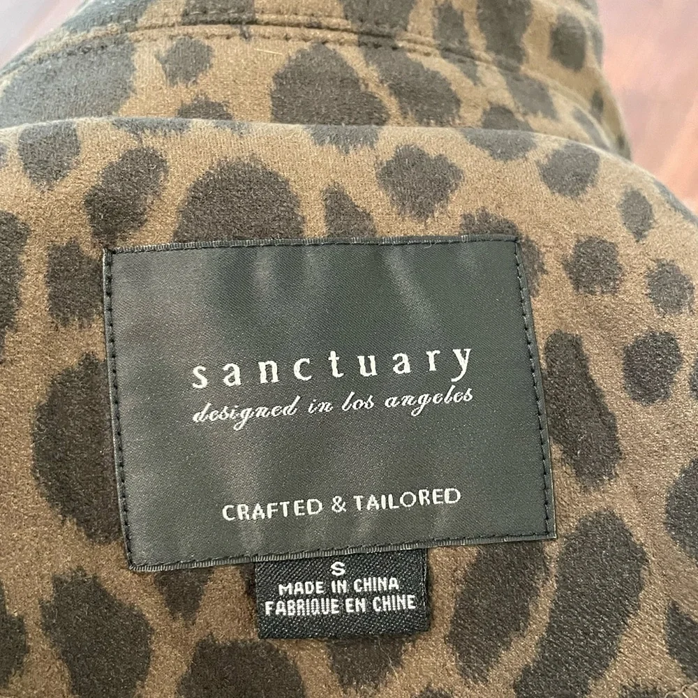 Cropped suede like animal print zip up jacket. - Picture 7 of 7